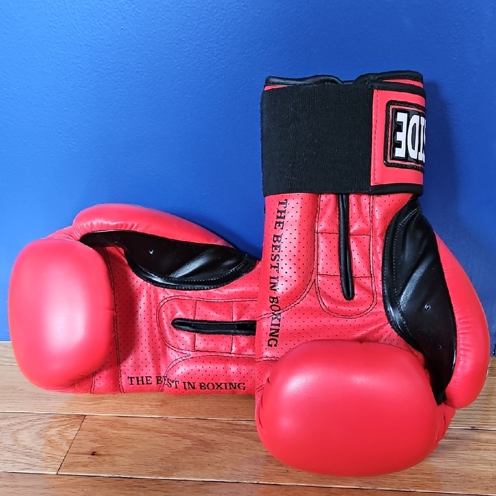 Red Boxing Gloves - Picture 3 of 5